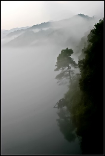 山水雾高清